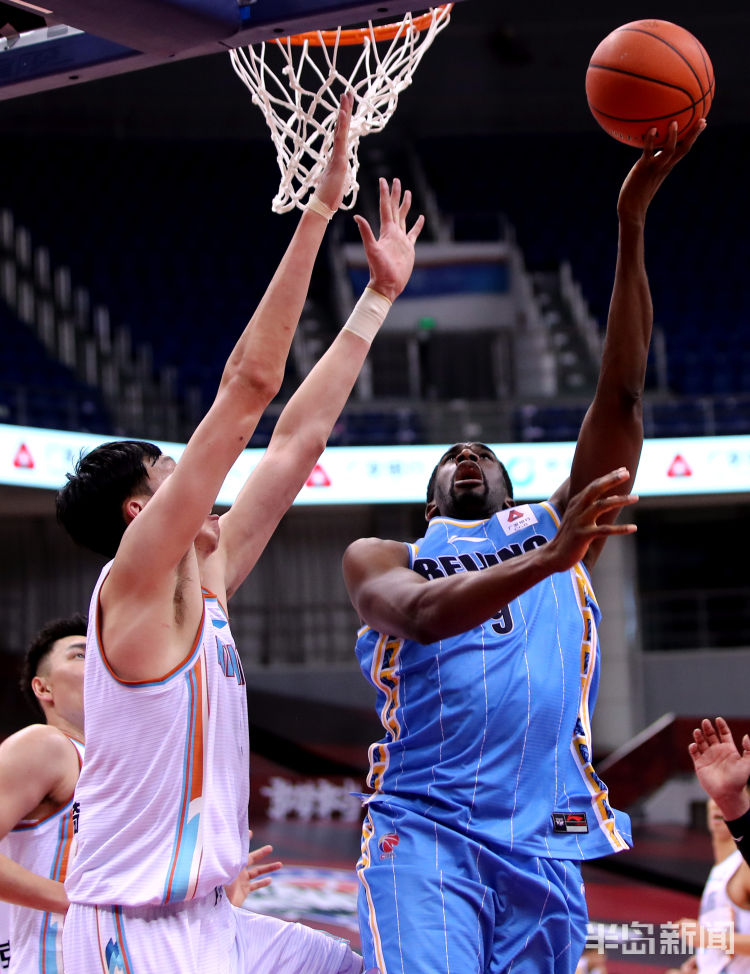 棒球热身赛焦点战:江南雄狮队读秒扳平塞北雷豹队,客场强势带走胜利。年轻人站出来了 棒球热身赛焦点战:江南雄狮队读秒扳平塞北雷豹队,客场强势带走胜利。年轻人站出来了