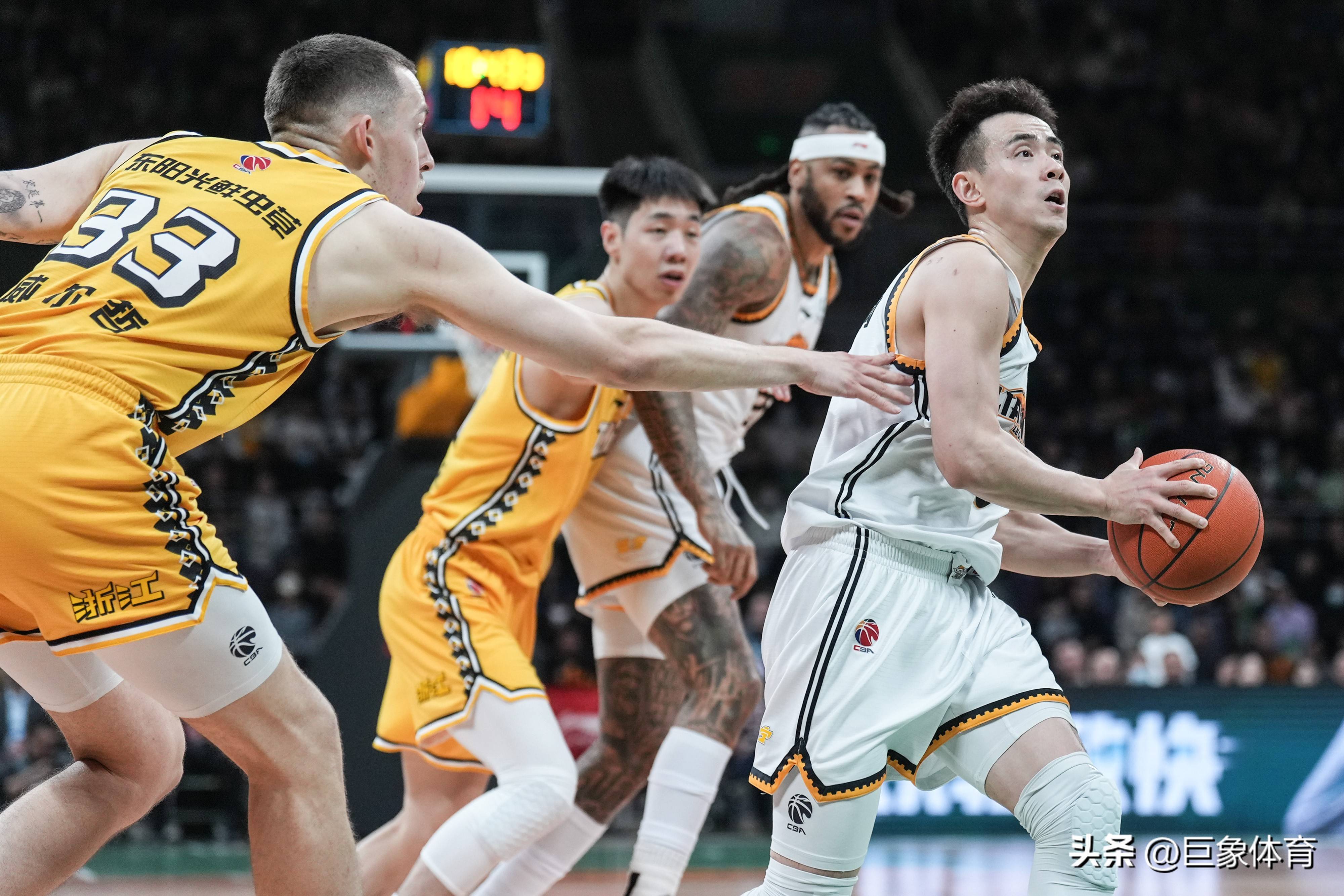 转会期体能课后;浙江稠州遗憾出局备战CBA季后赛;形势明朗;资深球员宣示担当的简单介绍 转会期体能课后;浙江稠州遗憾出局备战CBA季后赛;形势明朗;资深球员宣示担当的简单介绍