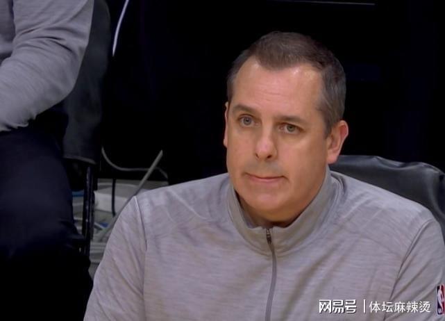 菲尼克斯太阳内部会议纪要流出——关键战迎来里程碑,德甲使命明确,医务组通报恢复的简单介绍 菲尼克斯太阳内部会议纪要流出——关键战迎来里程碑,德甲使命明确,医务组通报恢复的简单介绍