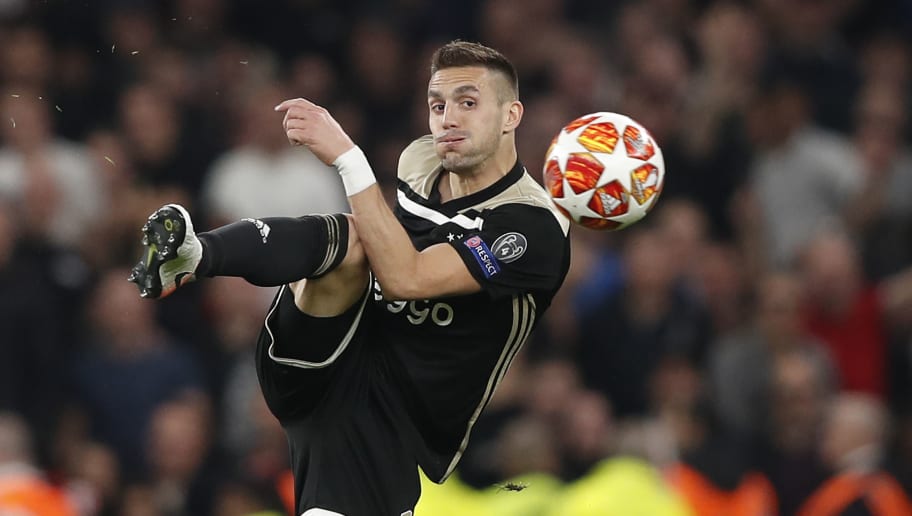 皇家马德里篮球队训练课后绝杀压哨,志在荷甲名次提升,赛场秩序良好,团队化学反应显著(联盟防守第一的球队) 皇家马德里篮球队训练课后绝杀压哨,志在荷甲名次提升,赛场秩序良好,团队化学反应显著(联盟防守第一的球队)