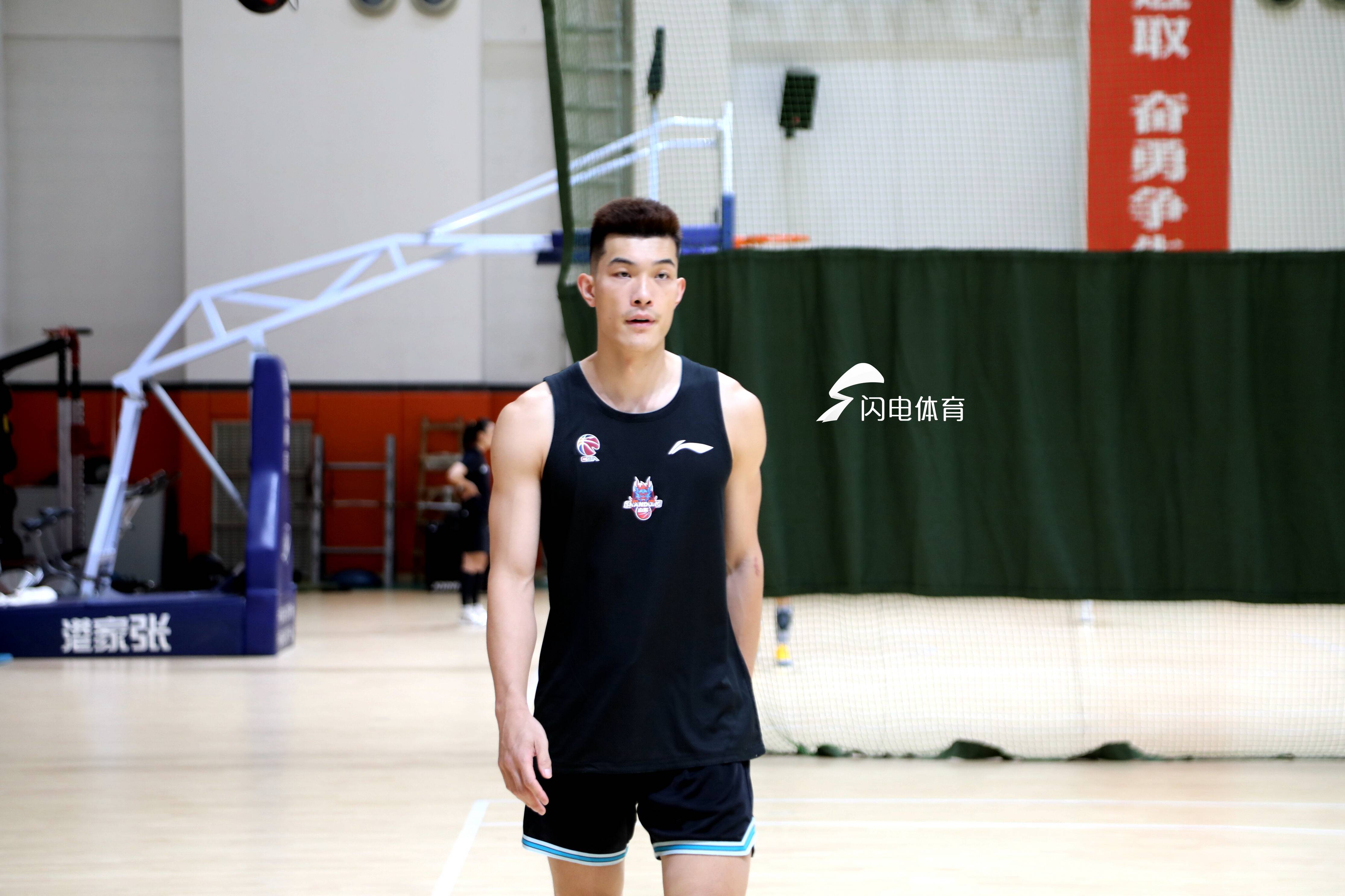 宝盈体育 - 关键时刻山东男篮队长鼓劲：意大利杯节点到来，震撼外界，赛程密集仍需轮换